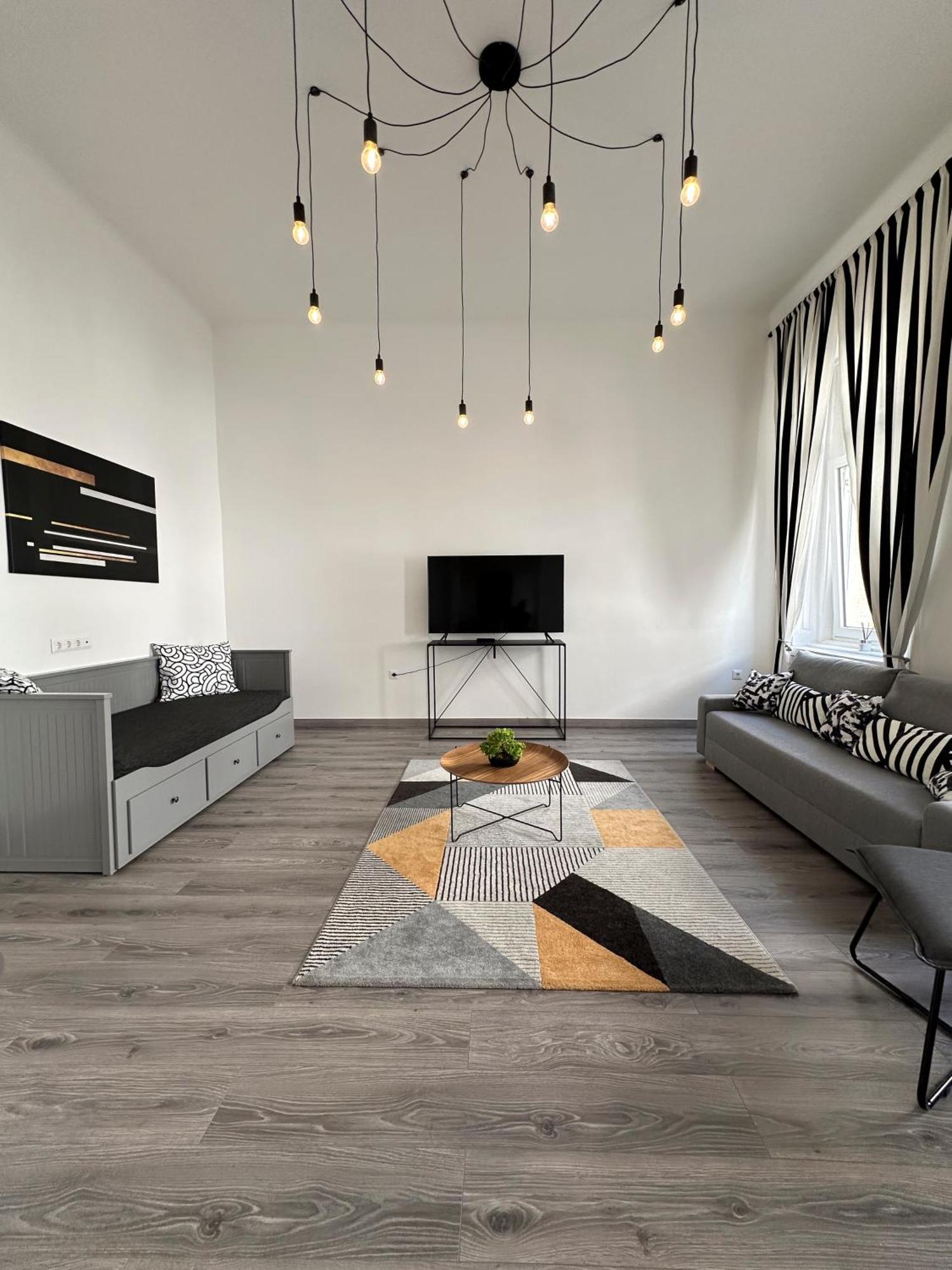 R&R Central Apartment Budapest Bagian luar foto