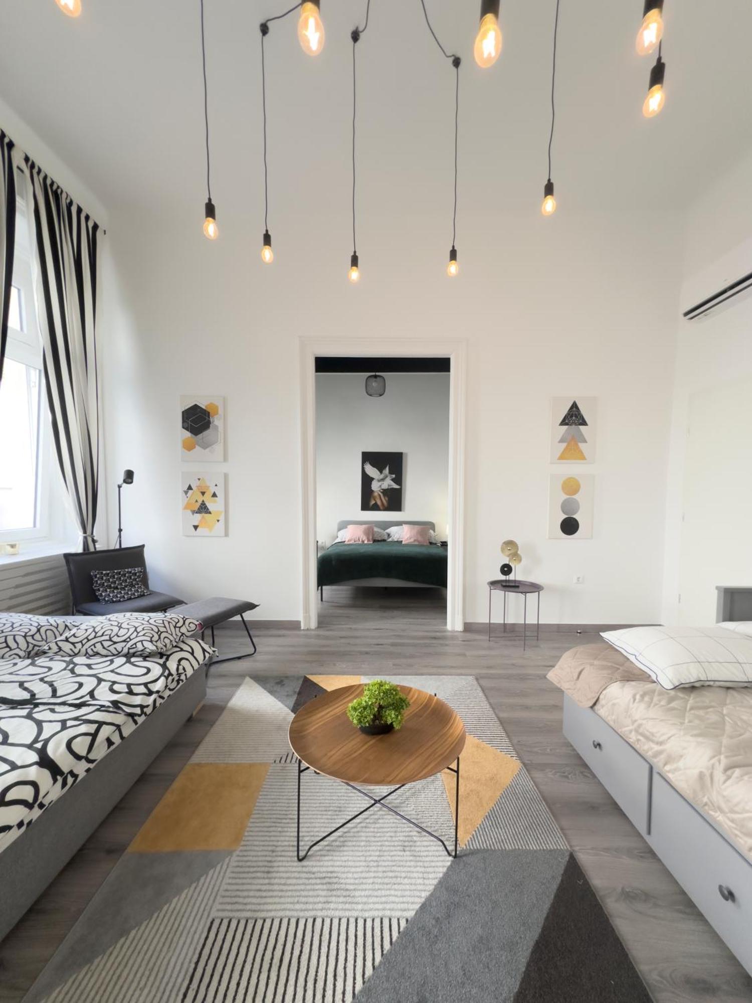 R&R Central Apartment Budapest Bagian luar foto